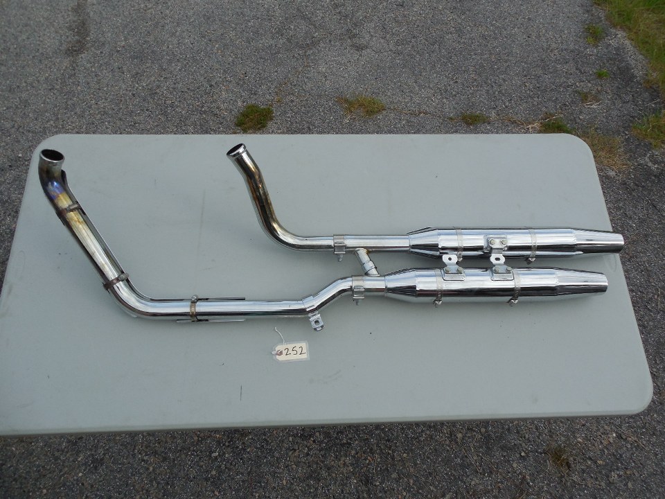 0252 - Exhaust System Twin Cam Fatboy® back side.